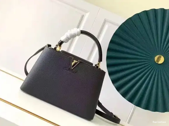 LOUIS VUITTON MM CAPUCINES 0522